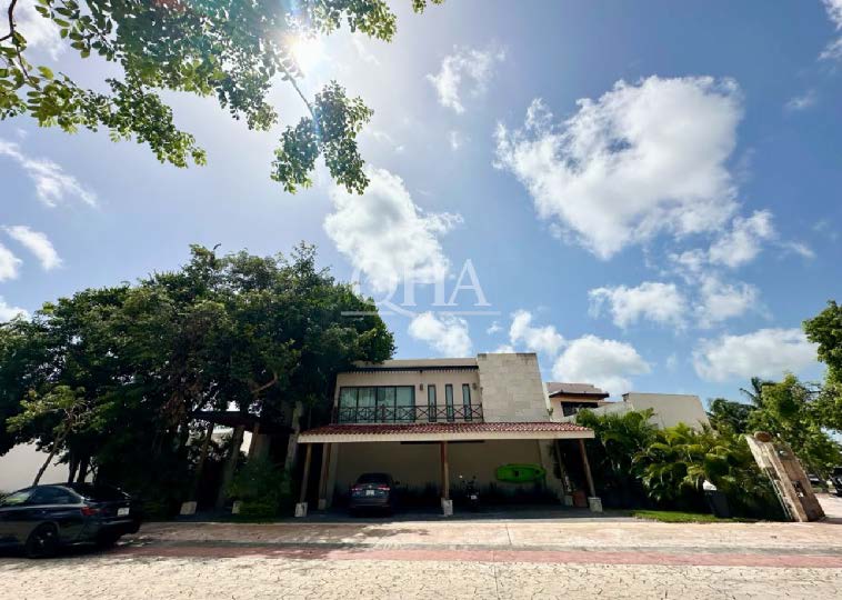 Modern House for Sale | Jaguares Lagos del Sol Cancún